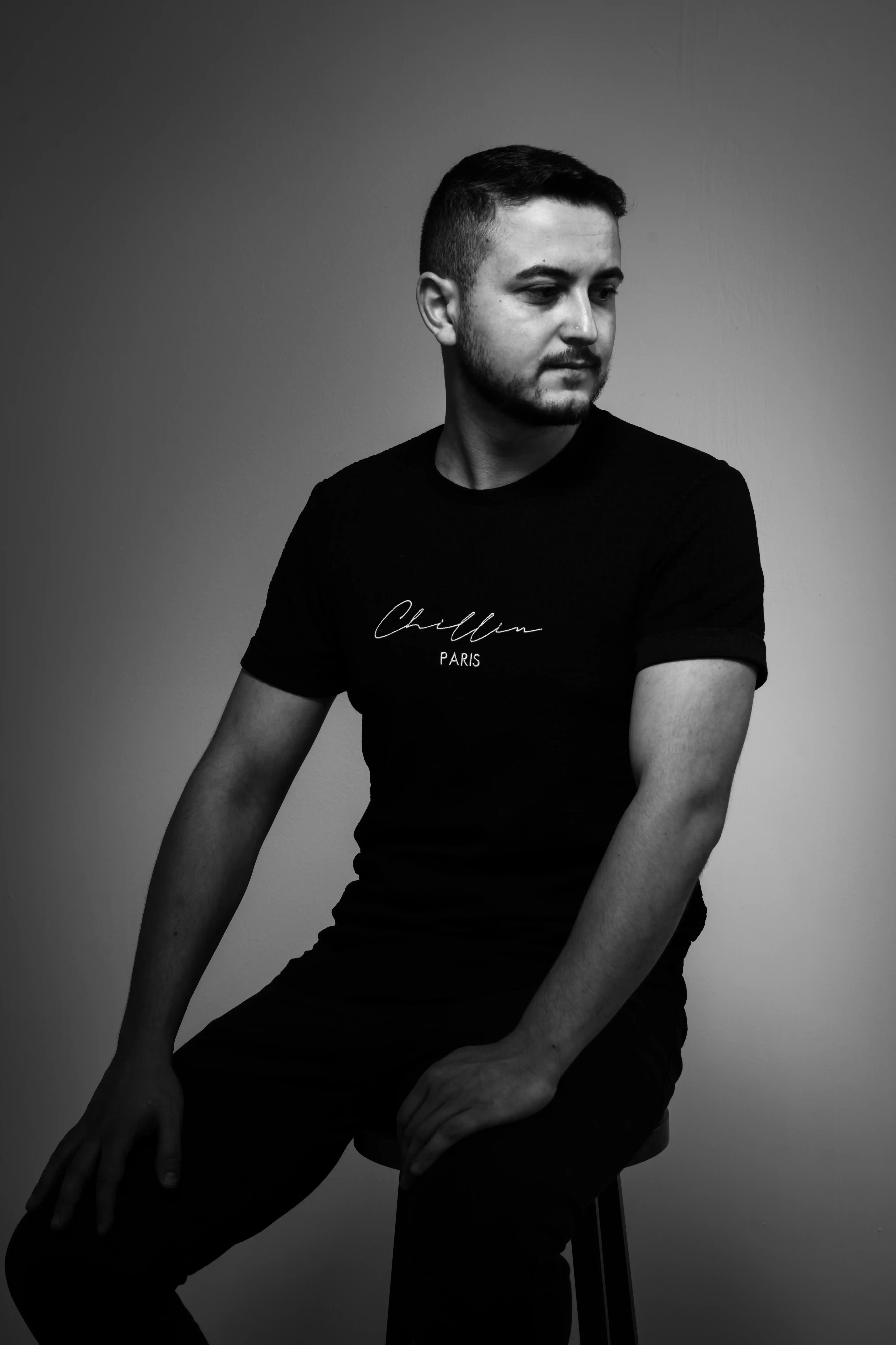 Studio-Portrait eines Mannes mit starkem Kontrast, Fotostudio in der Region Reutlingen