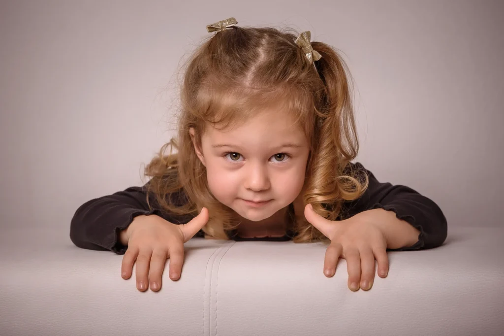 Kinderportrait im Studio, Familienfotografie im Fotostudio bei Tübingen